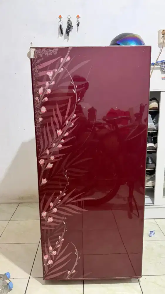 Di jual kulkas second merek Sharp