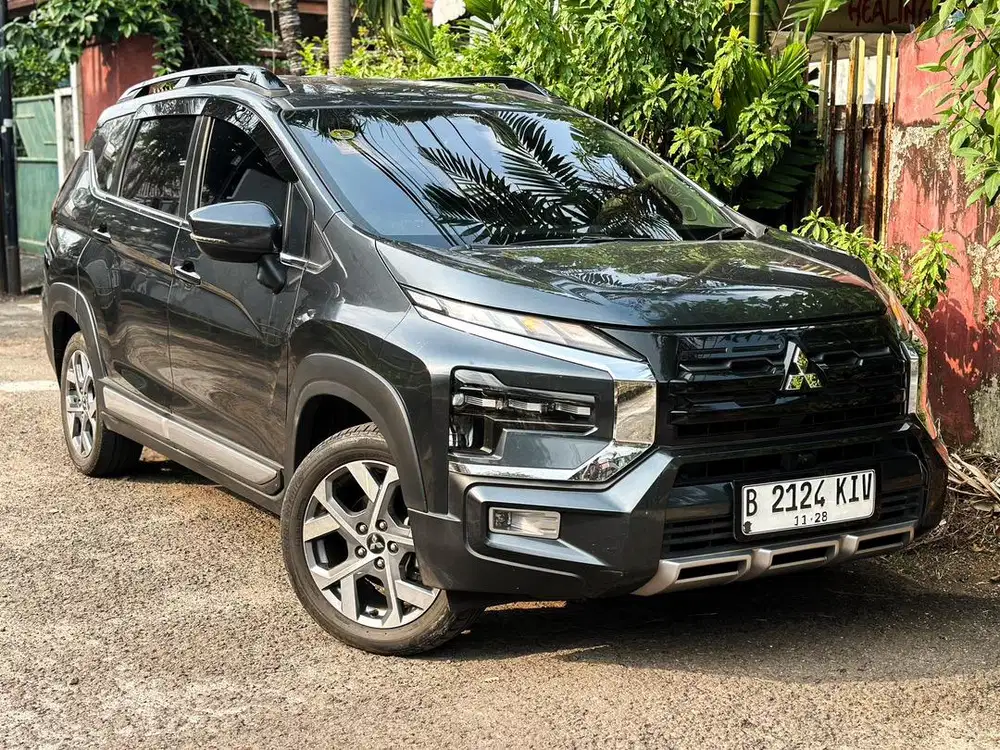 Xpander Cross Premium Package Matic 2023 [Low KM 35-rb] [Tdp 25 jt]