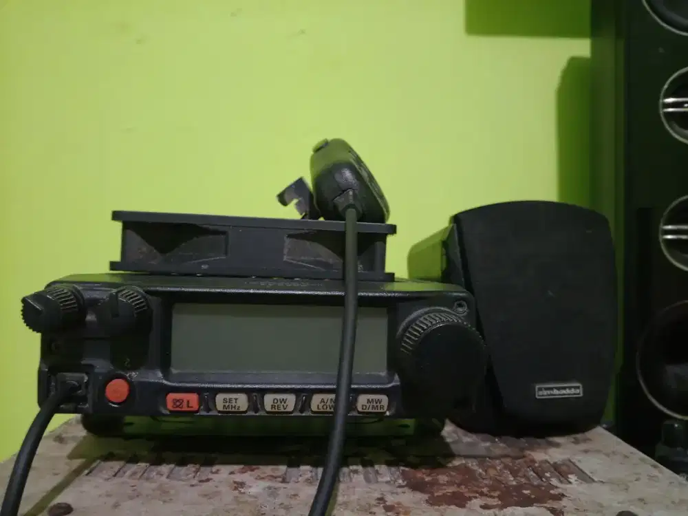 Radio komunikasi vhf