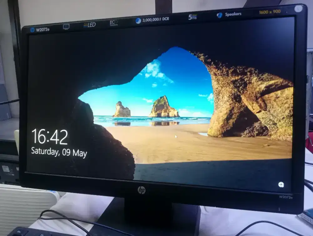 Monitor 20 Inch merk HP, kondisi bagus, gambar jernih, siap pakai.