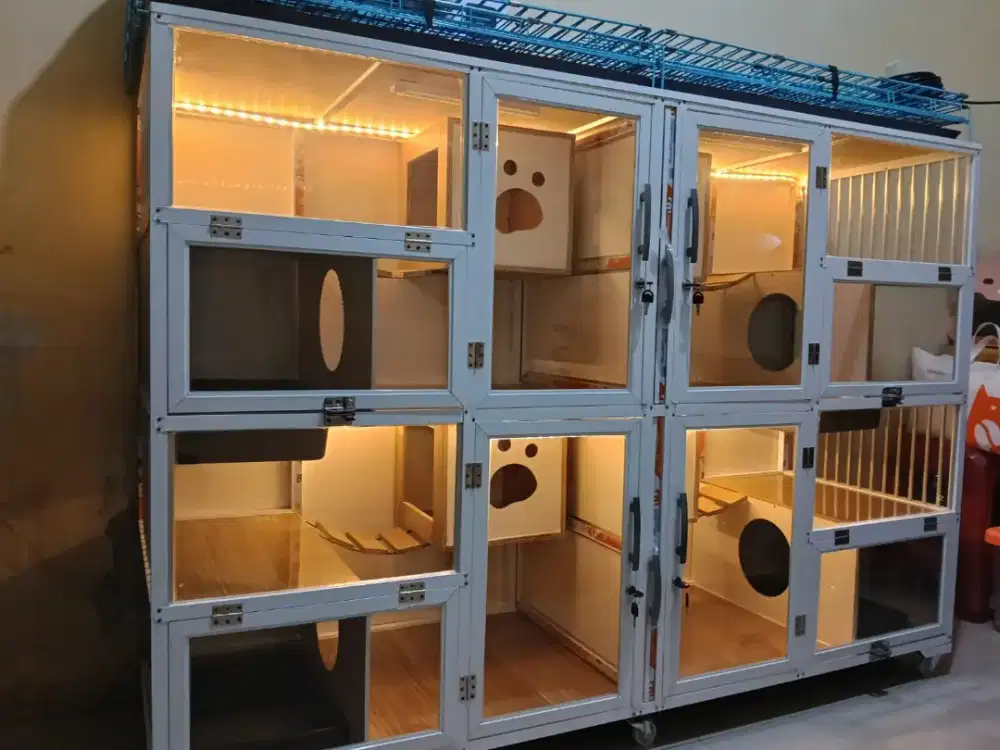 Kandang kucing alumunium 4 pintu jumbo
