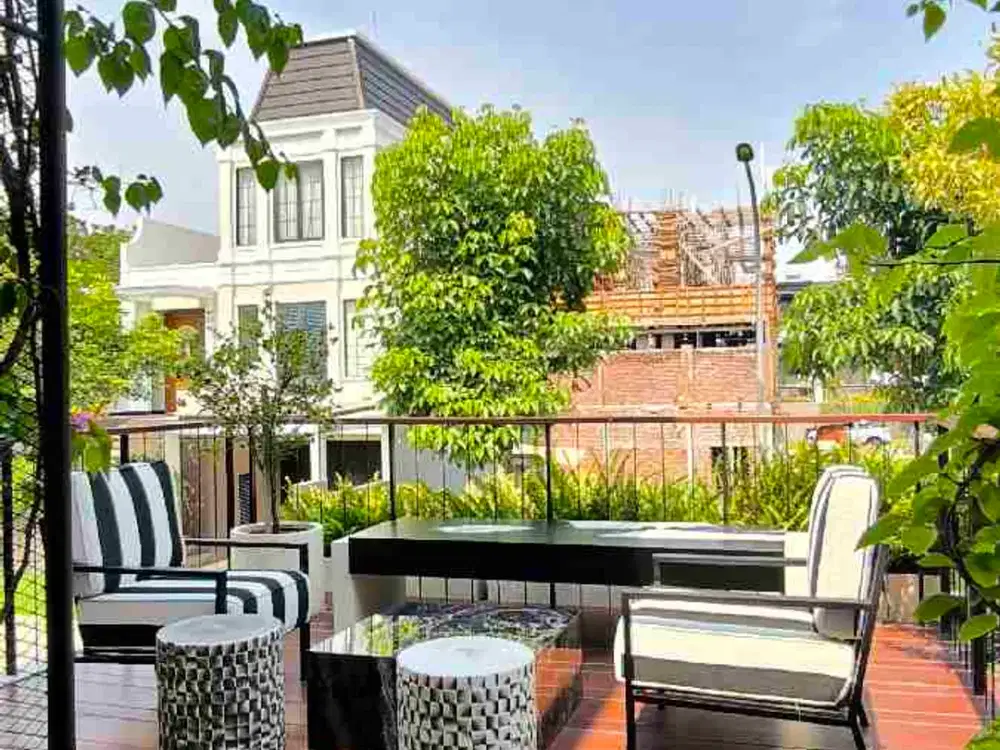 AMERICAN STYLE WITH BIG BALCONY. SPLIT LEVEL. INNER GARDEN. NEW LUXURY HOUSE