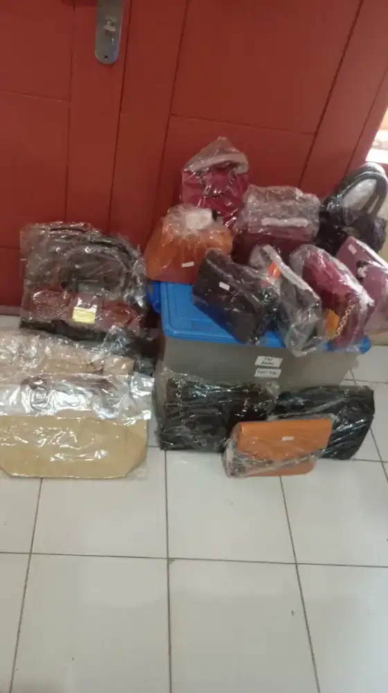 PAKET usaha Tas wanita 17 pcs baru