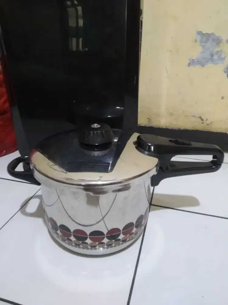 FISSLER PRESSURE COOKER 10L