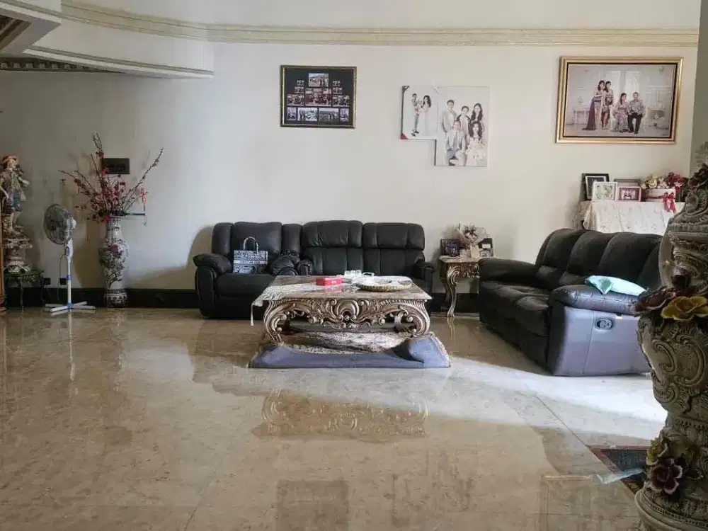 Rumah 3 Lantai Gaya Clasic Villa Gading indah Kelapa Gading Jakarta Utara