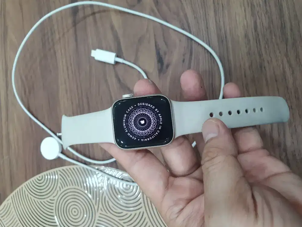 Apple Watch SE gen 2 40mm gold mulus