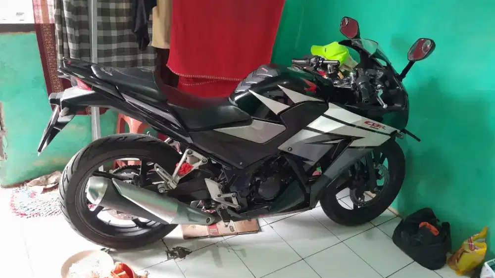 Honda CBR 150R tahun 2015