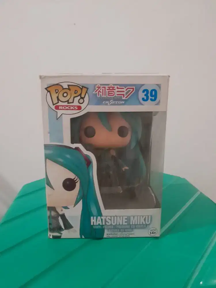 Mainan action figure