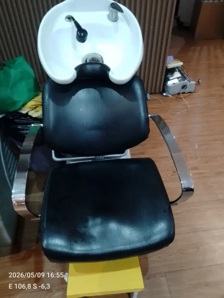 Perlengkapan salon