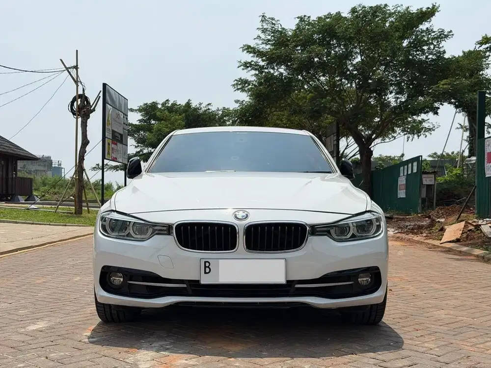 (CASH) BMW 320i 2017 LCI F30 White Facelift