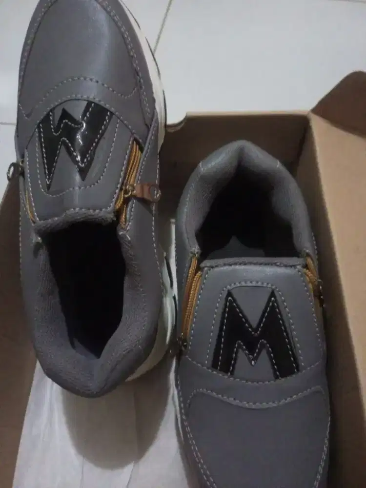 Dijual cepat sepatu kondisi mulus belum pernah di pakai