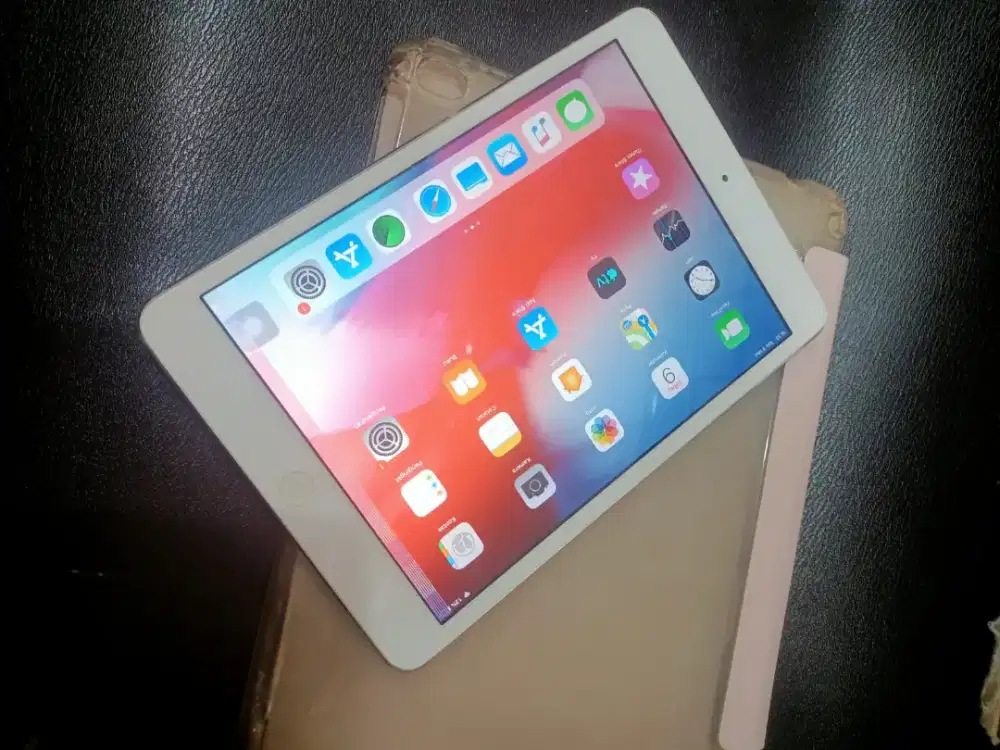 iPad mini 2 wifi only 16gb minus layar garis2 yg d tandai SM cas aja