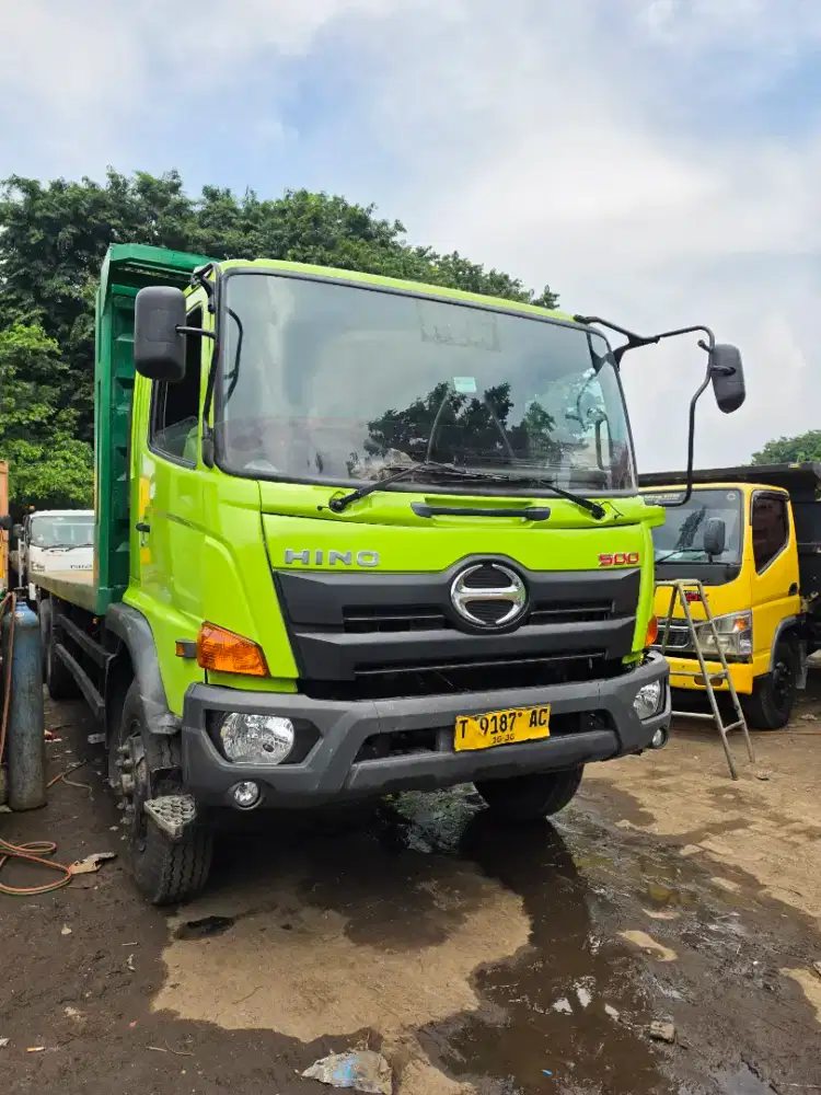 Hino ranger FL 260 JW tronton 6x2 ban 10 roda tahun 2018 losbak 9.6m