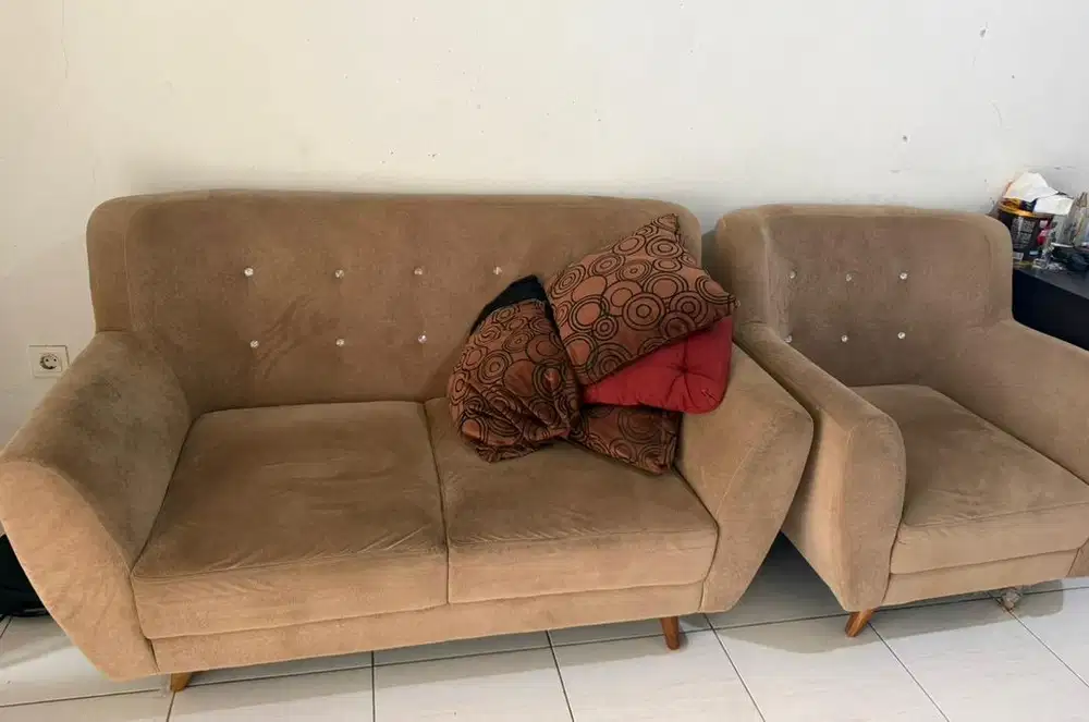 Preloved Sofa Beludru 3 seats