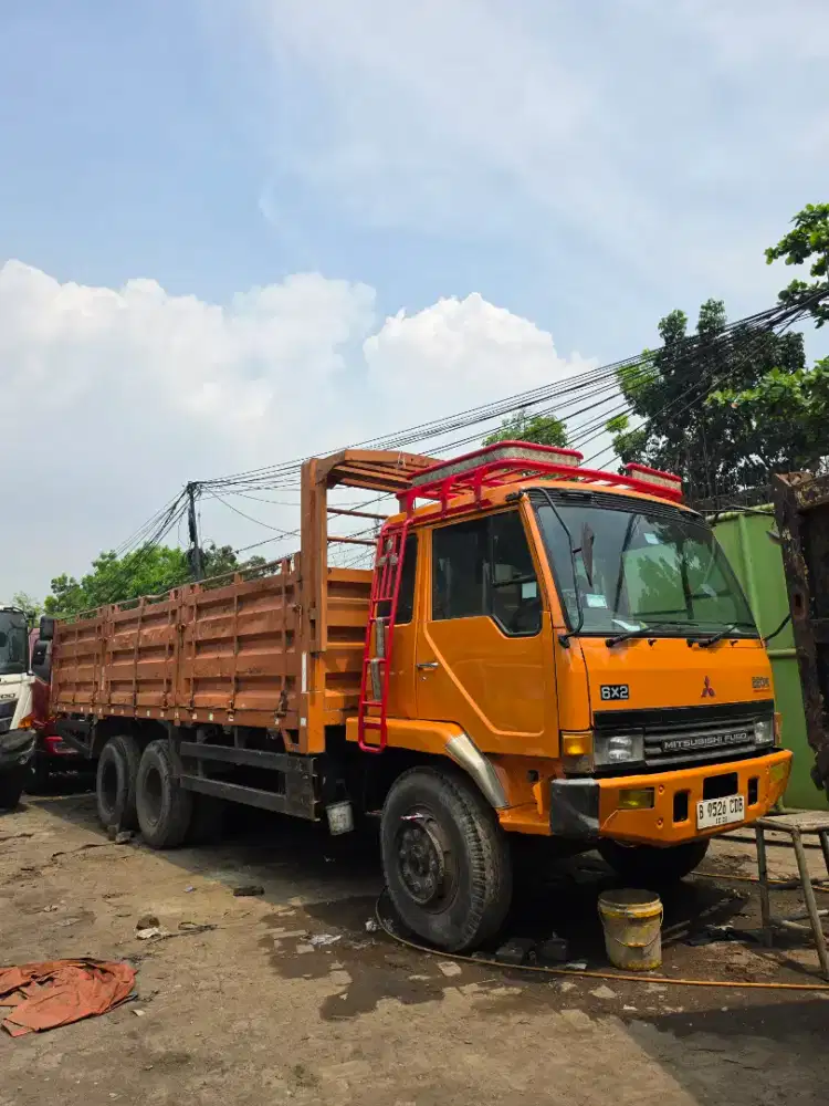 Mitsubishi fuso 6x2 Super long tronton bak besi 8.5 M thn 2013