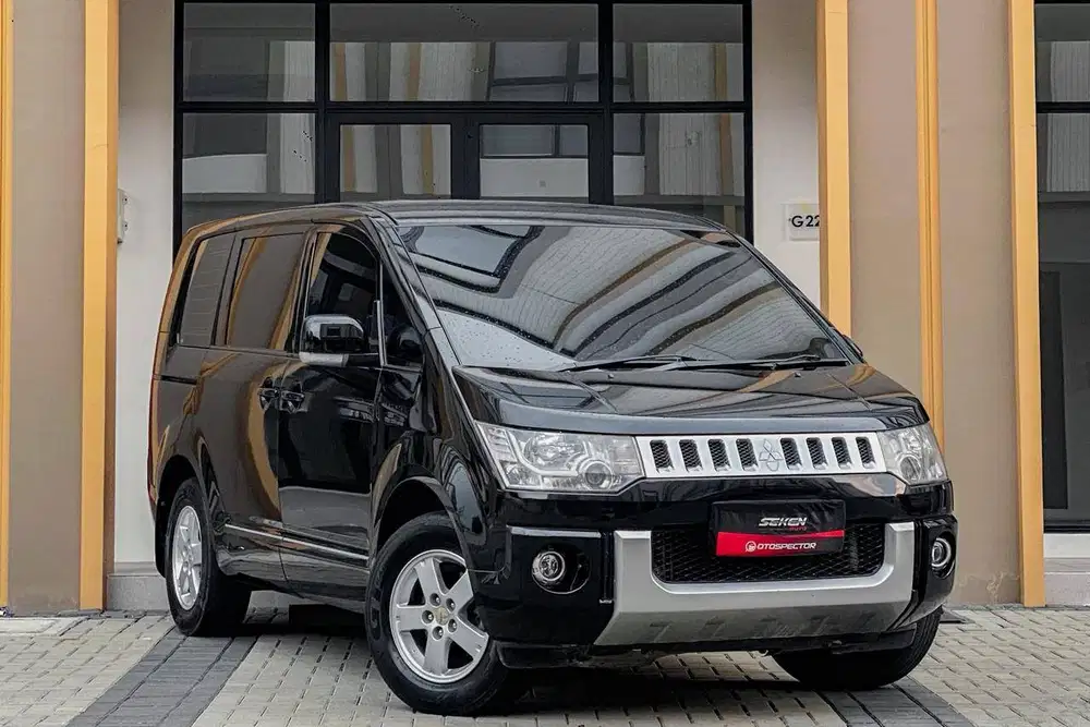 Mitsubishi Delica 2.0 Royal Bensin AT Matic 2015 Hitam. FULL RECORD!!!