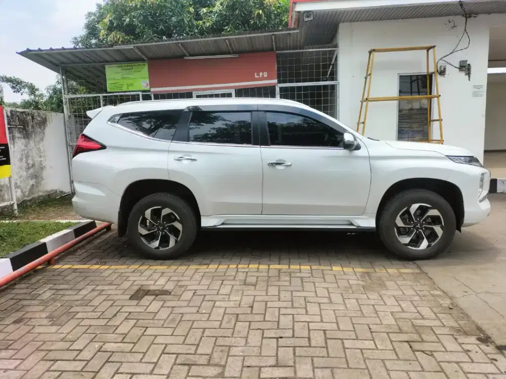 Jual mobil Pajero sport 4x2 dakar