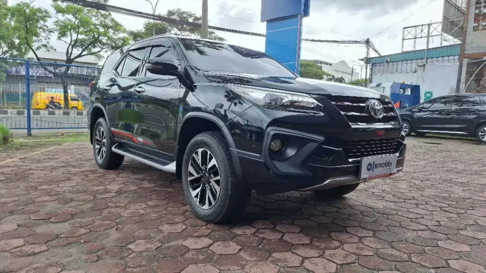 DP MURAH Toyota Fortuner 2.4 4x2 VRZ TRD Solar-AT 2018 Hitam CEBEB