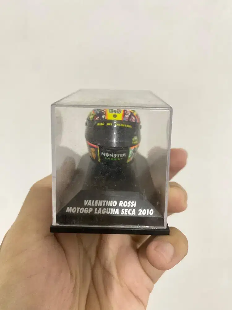 Dijual diecast valentino rossi helmet