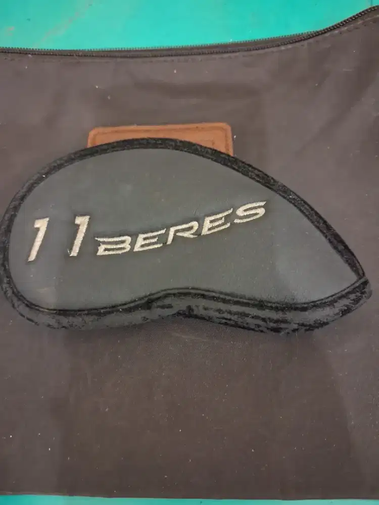 Sarung golf merek uk 11 
Honma beres warna hitam 
Limited edition 
Bar