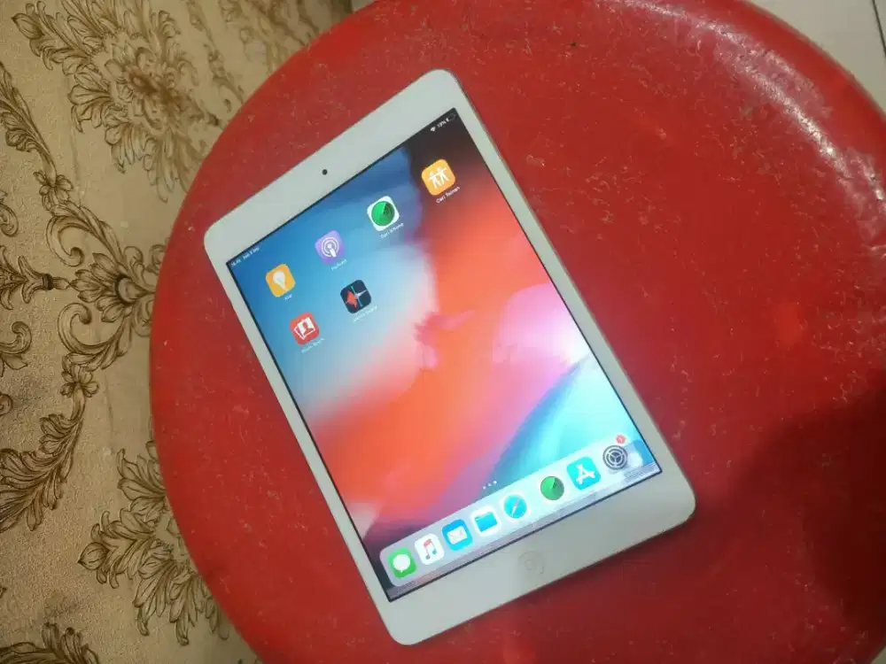 iPad mini 2 wifi only 16gb minus layar garis2 yg d tandai SM cas aja