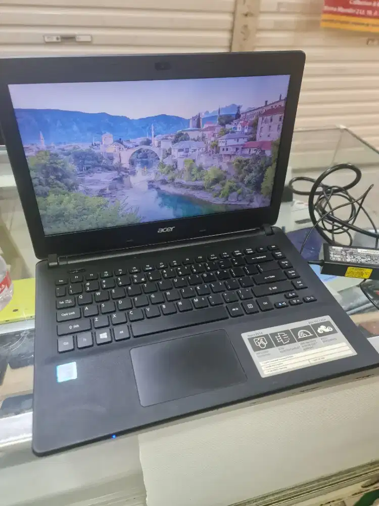 Laptop Acer aspire ES14 ES1432