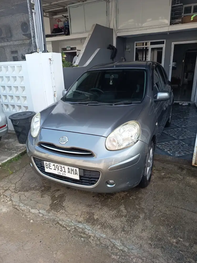 Di jual Nissan March MT 2011