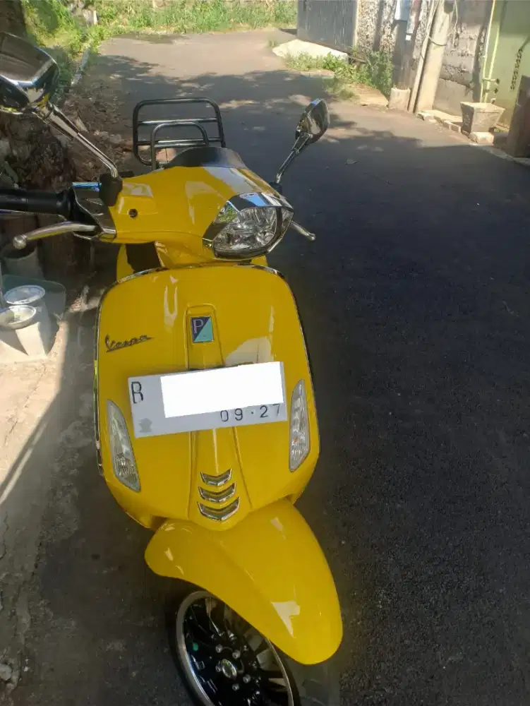 VESPA SPRINT ABS – WARNA KUNING
