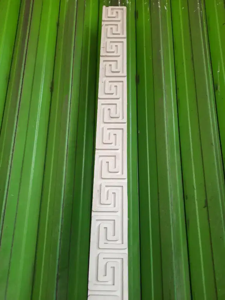Panel motif dan krawangan beton