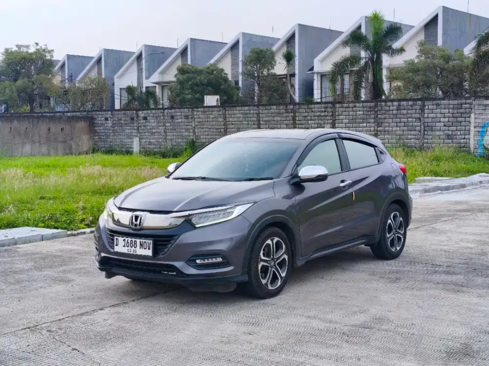 Dp 8jt - Honda HRV E Plus Matic 2020 warna abu-abu