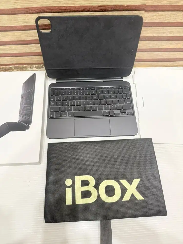 Magic keyboard 11inc untuk ipad pro m4 dan m5 mulus ex ibox