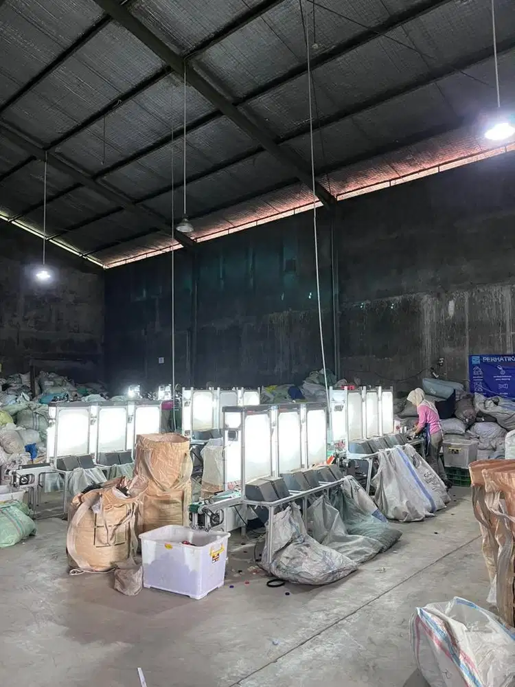 Operator Harian Sortir & Produksi Perusahaan Recycle Plastik