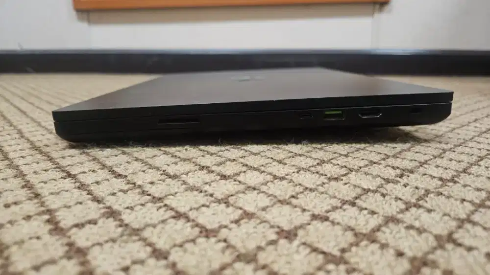Laptop Razor Blade 16'