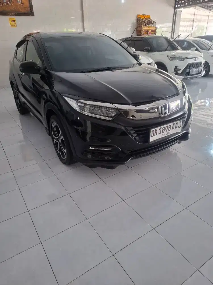 HRV SE 2020 hitam