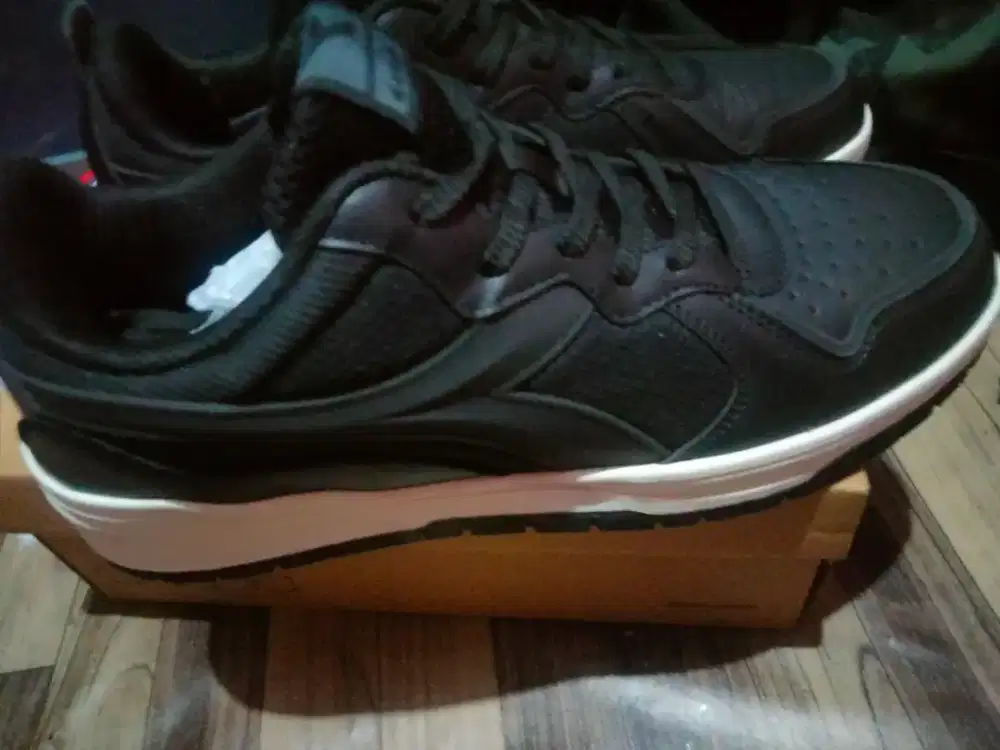 sepatu diadora BNIB