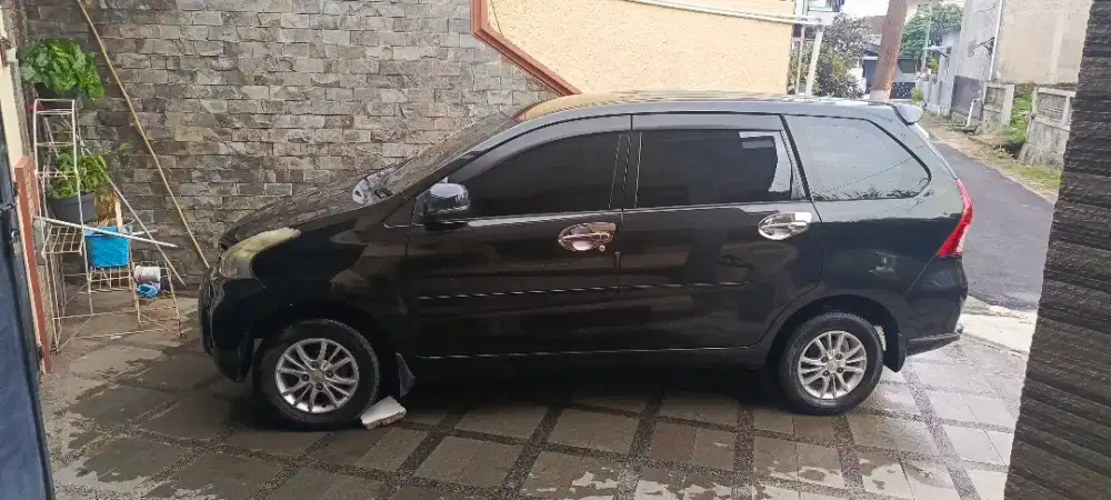 Dijual mobil xenia tahun 2012