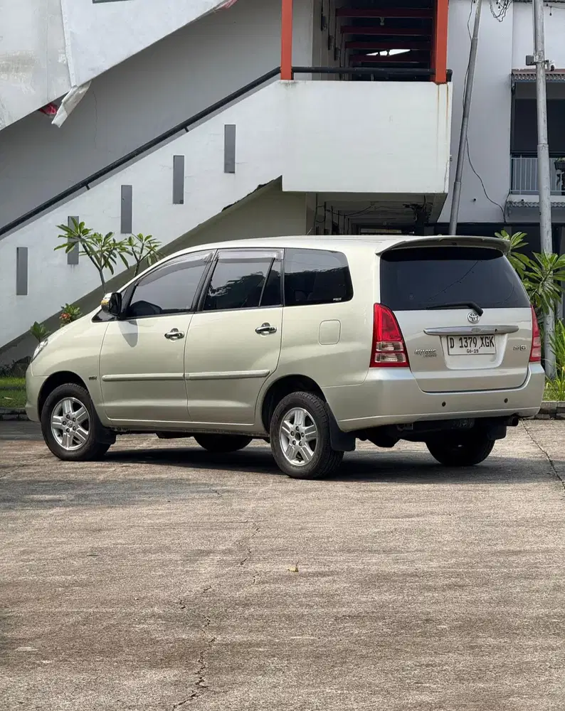 Toyota Kijang Innova 2005 Bensin