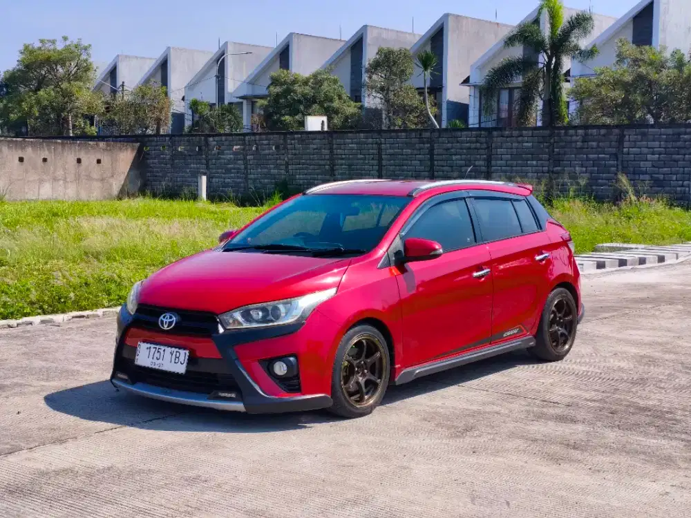 Dp 15jt - Toyota Yaris S TRD Manual 2017 warna merah