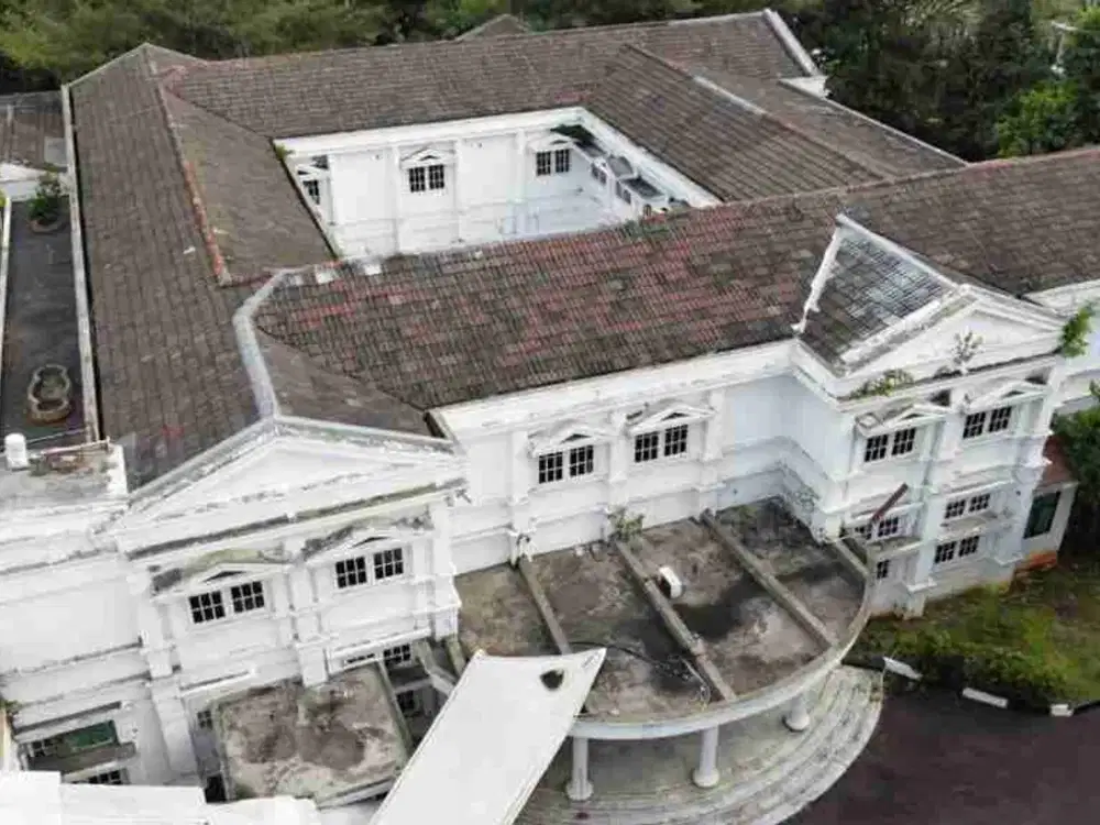 DIJUAL GEDUNG EX SEKOLAH PRANCIS. LOK KEMANG DALAM JAKARTA SELATAN
SHM
Luas Tanah  1,1Ha
Harga Rp/20jt/m2
Total Harga Rp.220M