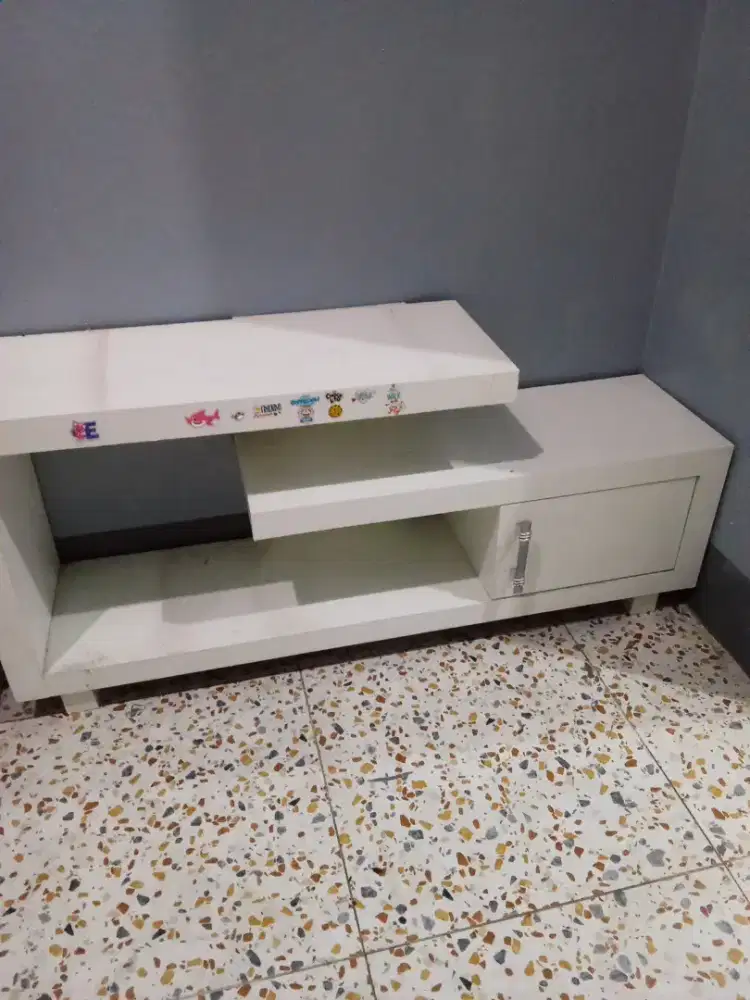 Dijual Rak tv minimalis warna putih