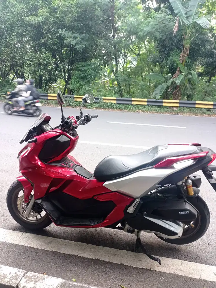 Adv 160 abs 2025