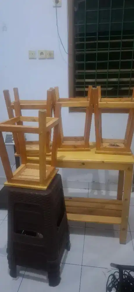 Lemari+meja+ kursi (perlengkapan dagang)