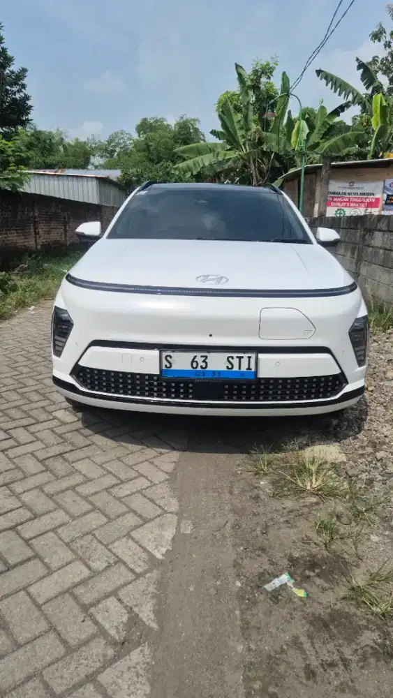 Hyundai kona EV Signature Longe Range 2025 Atelier white matte