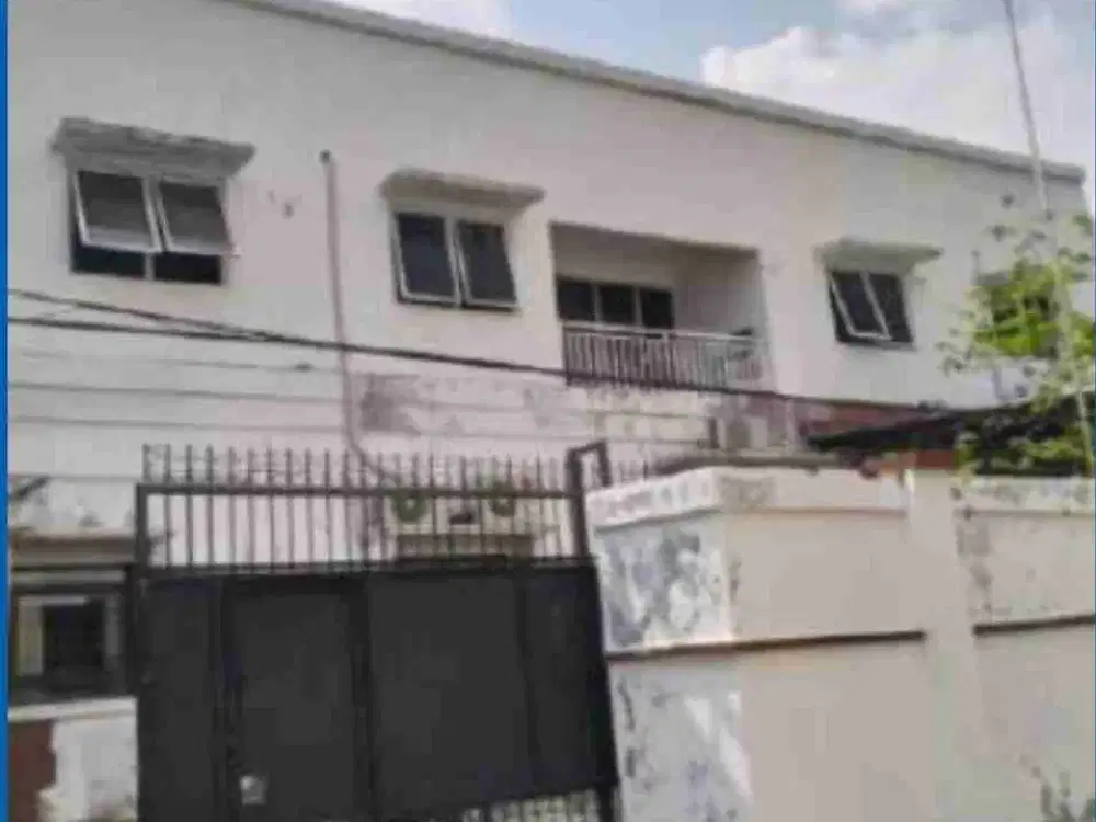 Rumah Tingkat Luas cocok untuk kost kantor dan gudang di Kramat Senen Jakarta Pusat