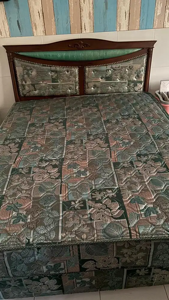 Tempat tidur spring bed