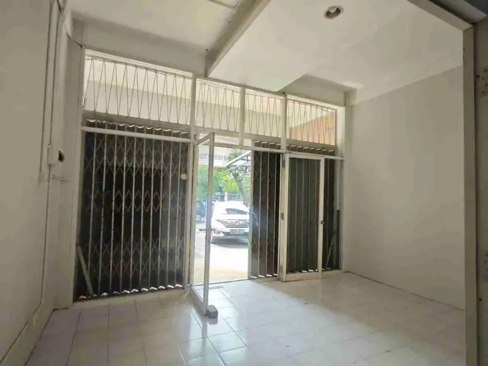 Disewakan Ruko Panjang Jiwo 3 Lantai