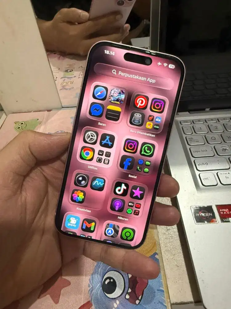 iPhone 15 pink garansi on