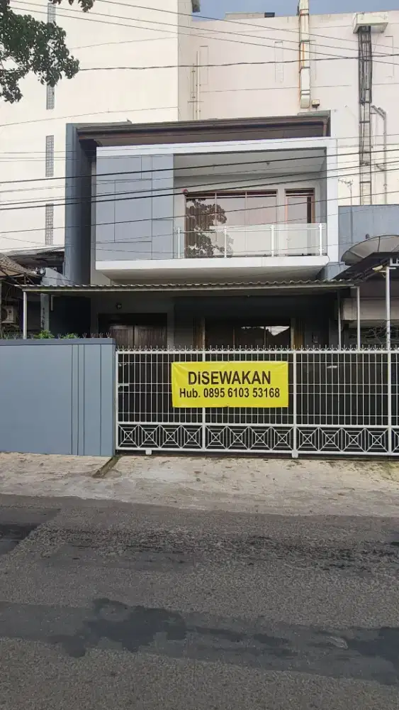 Disewakan Rumah 2 Lantai Belakang Mall IP (Istana Plaza)