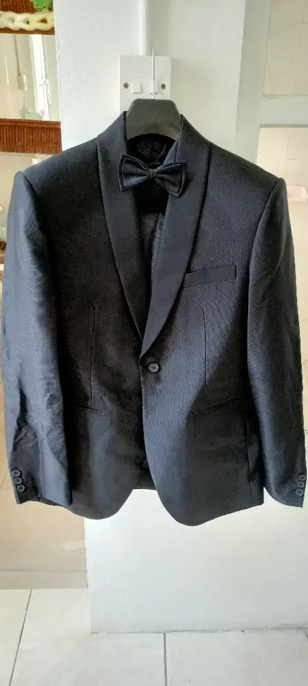 Tuxedo jas resmi