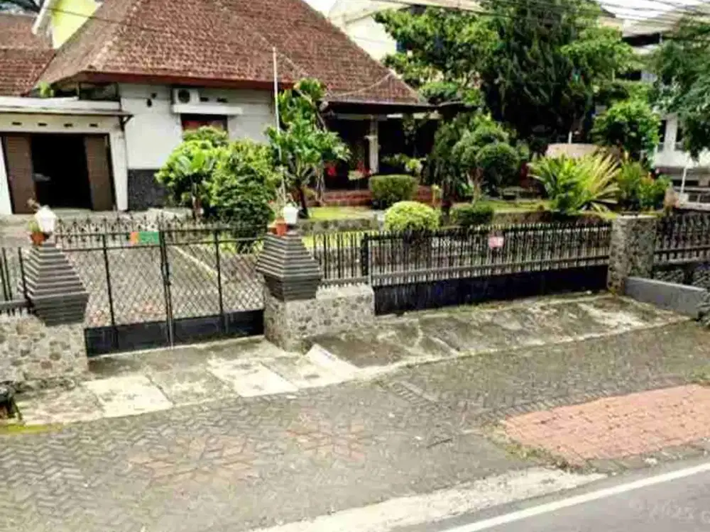 DIJUAL RUMAH VINTAGE DI TUMENGGUNG SURYO MALANG